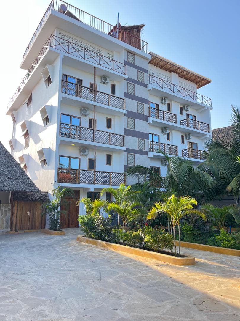 Hotel 8